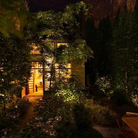 Carriage House In Quiet Ecological Garden Σπίτι διακοπών Αμβέρσα